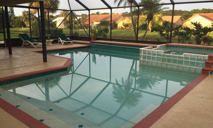 Boynton Beach Casa | CASA BELLA - HEATED POOL- HOT TUB- POOL TABLE -BBQ-PEACEFUL OASIS- 4 BEDS-