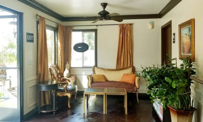 Pico-Union Casa | Casa Bella Inn - In Los Angeles (Downtown Los Angeles)
