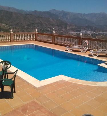 Torrox Chalet De Esquí | Casa Bellavista