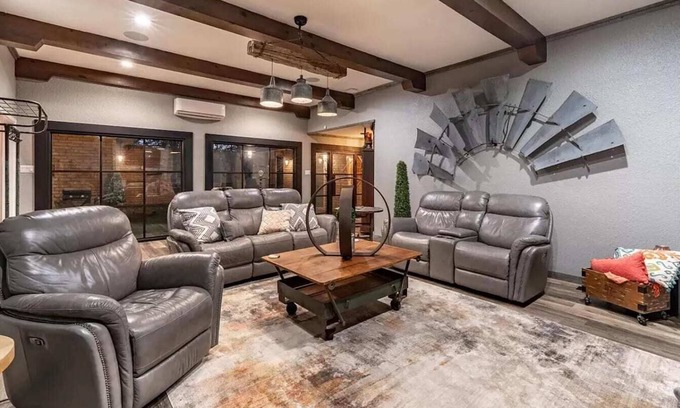 Lubbock Casa | Casa Blanca - 3BR 2BA - Modern Tranquility