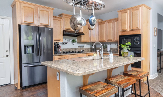 Elk Grove Casa | Casa Blanca - Beautiful, Quiet, & Relaxing!