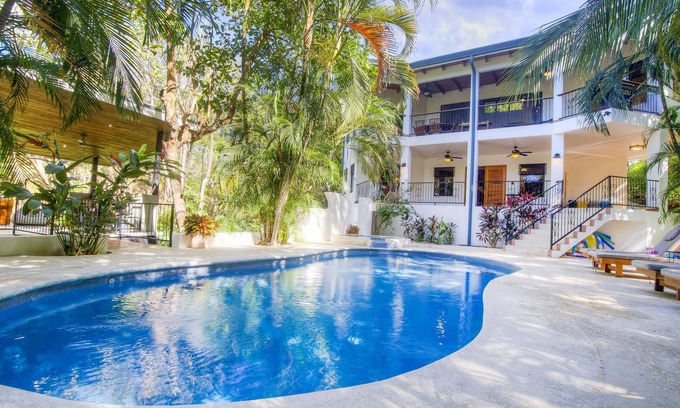 Playa Guiones Casa | Casa Blanca, joya de Playa Guiones, a 7 minutos a pie de la playa