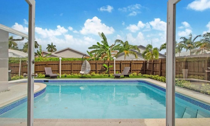 Dania Beach Villa | Casa Blanca ☀️ Tropical Pool ? 10 min to Beach