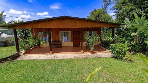 Peñas Blancas Casa | Casa Bliss Arenal: Casa Rústica en La Fortuna