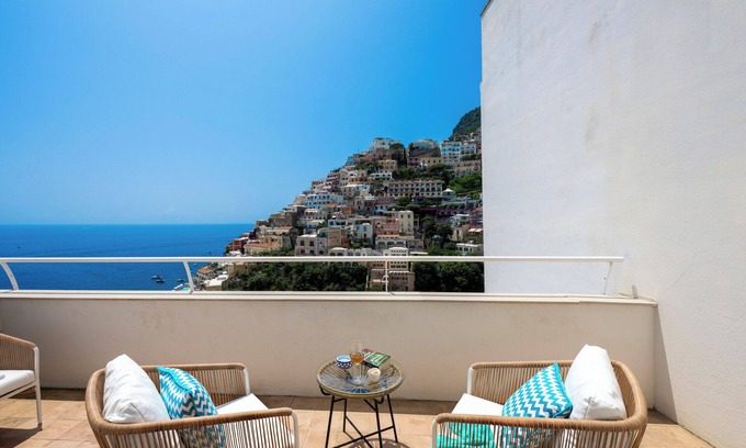 Positano City Centre Casa | CASA BLÙ DAMA está situado en el corazón de Positano tiene una hermosa vista
