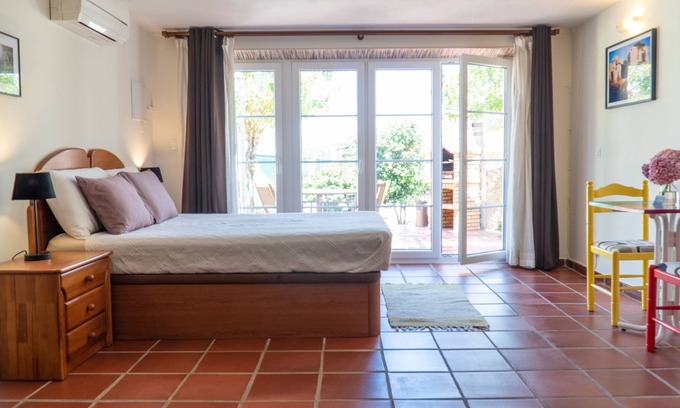 Almocageme Apartamento | Casa Bolacha - spacious studio with private terrace