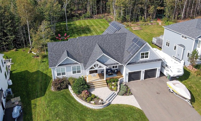 Stratford Casa | Casa Bonita PEI – Spacious & Dog-Friendly, Minutes to Charlottetown, Beach, Golf