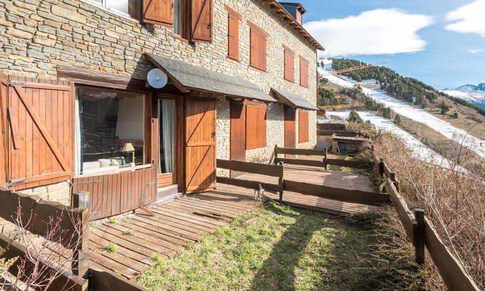 Baqueira Chalet De Esquí | Casa Bosque by Totiaran