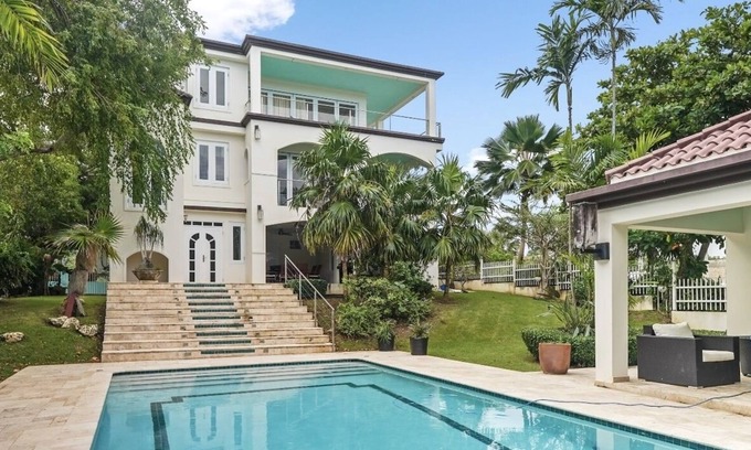 Aguacate Casa | Casa Bravo-Premier BEACH VIEW- Shacks Beach-Near Villa Montana Beach Resort