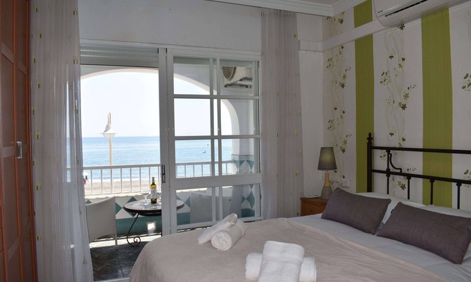 Caleta de Velez Casa | Casa Brisa Marina - a un paso de la playa