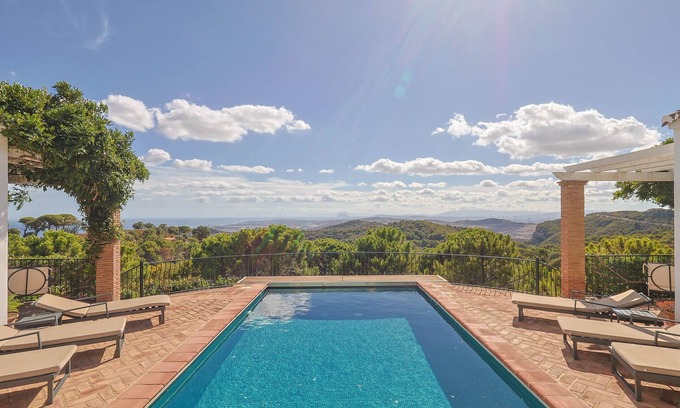 Casares Villa | Casa Buena Esperanza - Excepcional casa de vacaciones con piscina privada y vista panorámica.