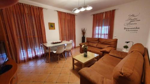 Punta Umbria Casa | Casa céntrica, 3 dormitorios, gran terraza, cerca de la playa