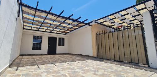 Municipio de Juárez Casa | Casa cómoda y completa con 2 camas king size y 1 cama twin