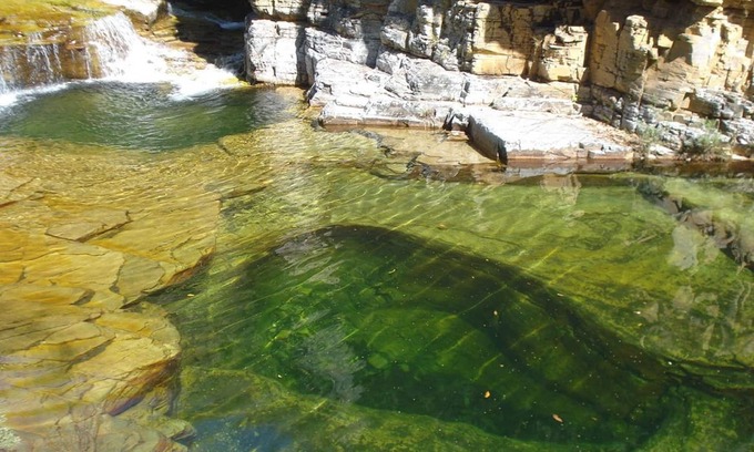 Centro Otro | CASA C / PISCINAS NATURALES, Y LANCHA P / CANYONS ESCARPAS DEL LAGO