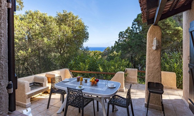 Santa Giulia Casa | Casa Cala Rossa by Interhome