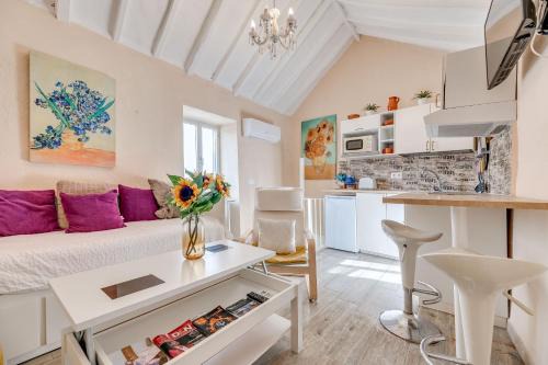 Ojen Casa | Casa Camelia