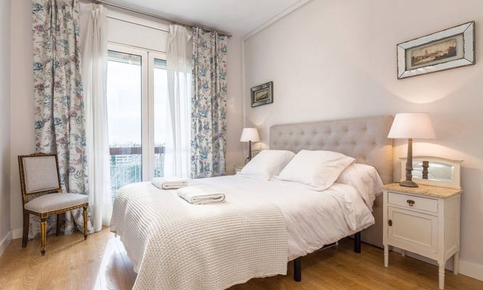 La Salut Apartamento | Casa Camelies apartment close to Park Guell- FREE WIFI