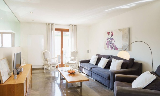 Pollensa Chalet De Esquí | Casa Canigo - Townhouse 5 minutes walk to the Square