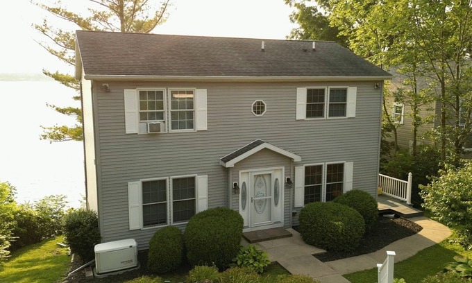 Town of Owasco Casa | Owasco Lake Beach Front Home con impresionantes vistas
