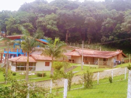 Bueno Brandao Casa | Casa Casoli - Perfeita para família e amigos
