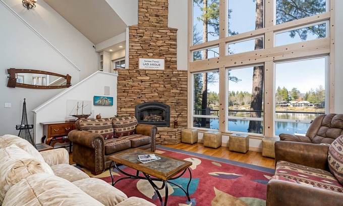 Groveland Casa | Casa Cassaretto - This Beautiful Lakefront Home is Only 50 yards from Marina Beach by Yosemite Region Resorts