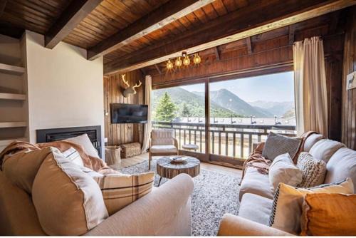 Pujo Chalet De Esquí | Casa Catania-Acogedora casa con impresionantes vistas-Fibra Optica