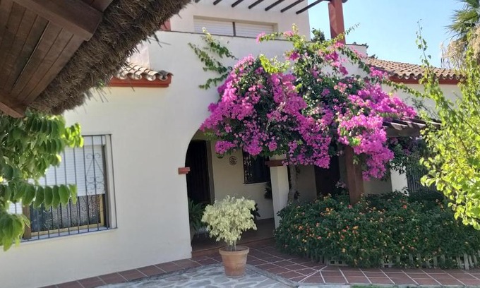 Los Barrios Casa | Casa Chalet Las Camelias