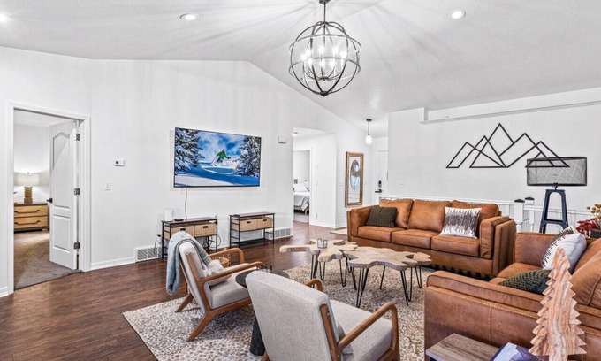 Logan Casa | Casa Cliffside: Animal Friendly, Mountain Getaway w/ Private Balcony
