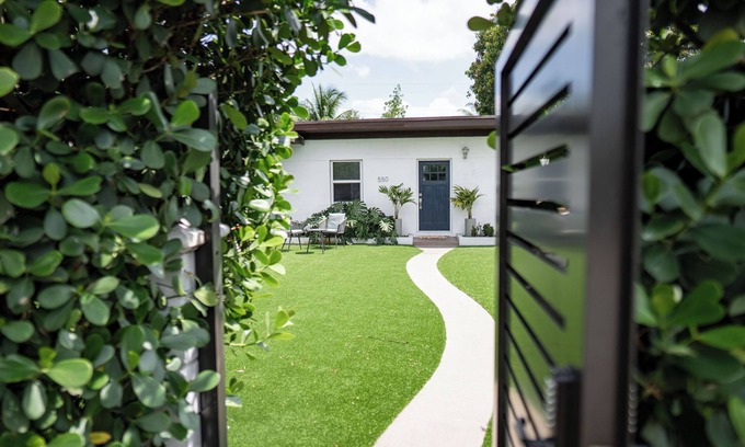 Miami Shores Casa | Casa Clusia! A Charming 2-bedroom home perfect for your Miami trip!