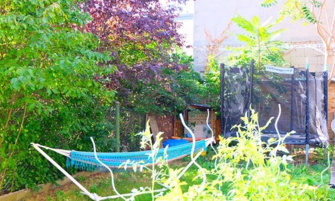 Kostheim Apartamento | Casa Colore with Garden and Courtyard