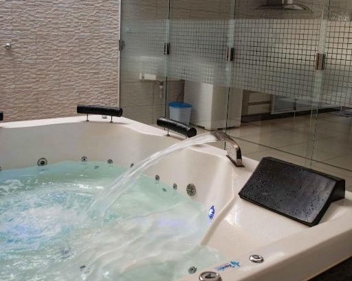 Trindade Casa | Casa com 2 quartos e banheira de Hidromassagem