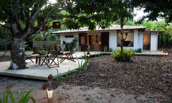Curuipe Casa | Casa com deck no jardim a 300m da Praia do Espelho