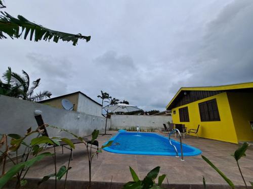 Pontal do Parana Casa | Casa com Piscina, Churrasqueira e Quadra de Vôlei!