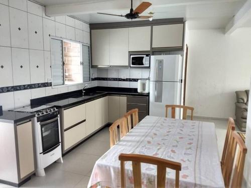 Matinhos Casa | Casa com piscina e ar condicionado condicionado