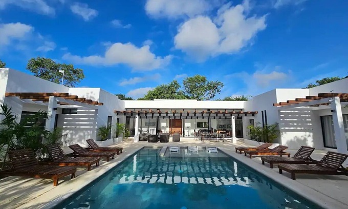 Xetna Villa | Casa Comoda: A bright, welcoming sprawling villa.