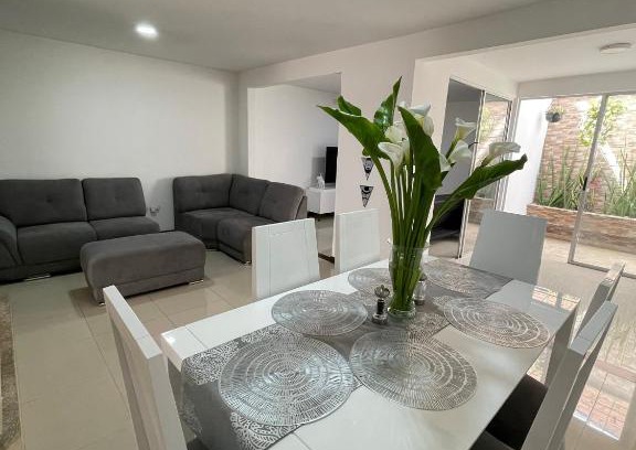 Palmira Apartamento | Casa completa con Aire Acondicionado, Calentador de Agua & Garaje privado