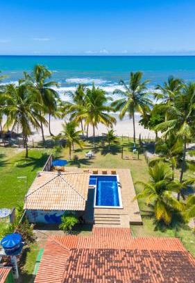 Olivenca Apartamento | Casa completo com grande piscina sob coqueiros, pe na areia