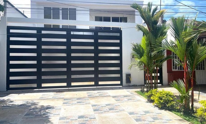 San Martin Casa | Casa con piscina en zona urbana