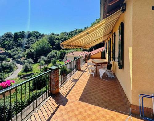Varazze Apartamento | Casa con terrazza nel verde