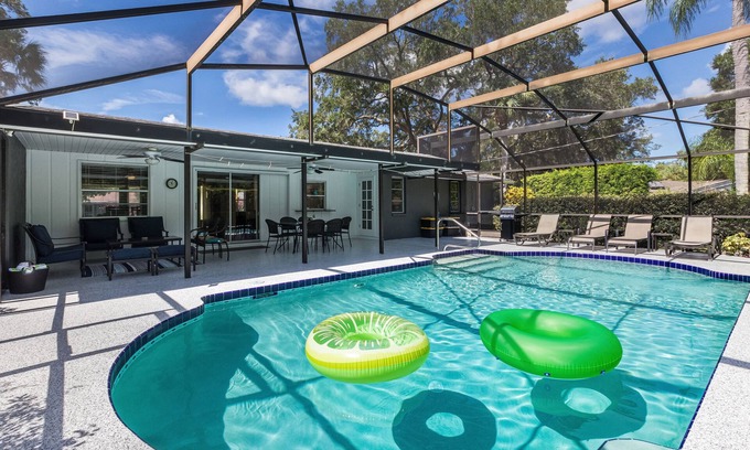 Gulf Gate Estates Casa | Casa Concord, una tranquila casa de piscina de agua salada climatizada cerca de Siesta Key