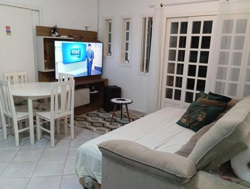 Porto Belo Casa | Casa confortável com amplo espaço a 800 m da praia