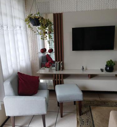 Pinheirinho Casa | Casa confortavel com 2 quartos Wi-Fi e estacionamento numero 1