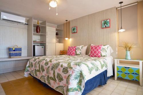 Portobelo Cama Y Desayuno | Casa Congo & Casa Rayo Verde - Restaurante - Galeria de arte