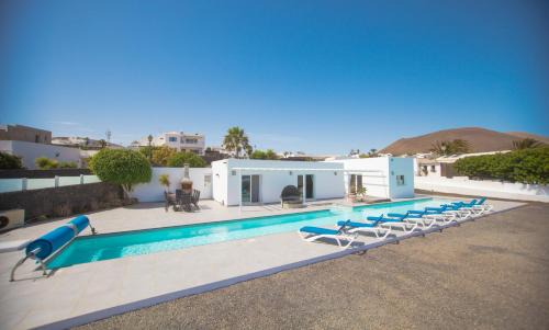 Conil Casa | Casa Conil with a private 25 meter heated pool