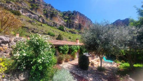 Aragosa Casa | Casa Corazón de piedra en el Río Dulce