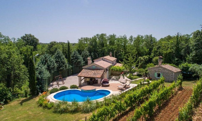 Zupanici Casa | Casa Corona