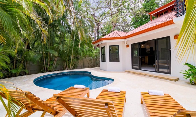 Playa Guiones Casa | CASA COSTA | SPACIOUS 4-BED BY MAIN BEACH ENTRANCE