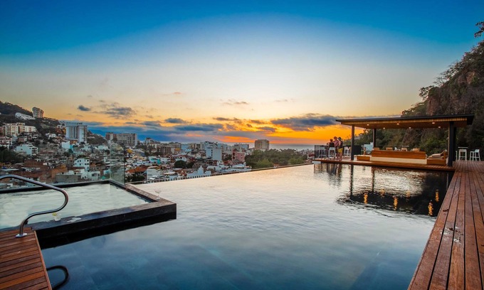 El Caloso Condominio | Casa Costera @ Oasis | 2 Pools & Bar