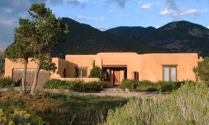 Arroyo Seco Casa | CASA COYOTE - Taos Custom Adobe Home - Vistas / Swim / Ski / Spa / Tennis / WIFI