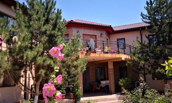 Douazeci si Trei August Casa | Casa Cu Verdeata